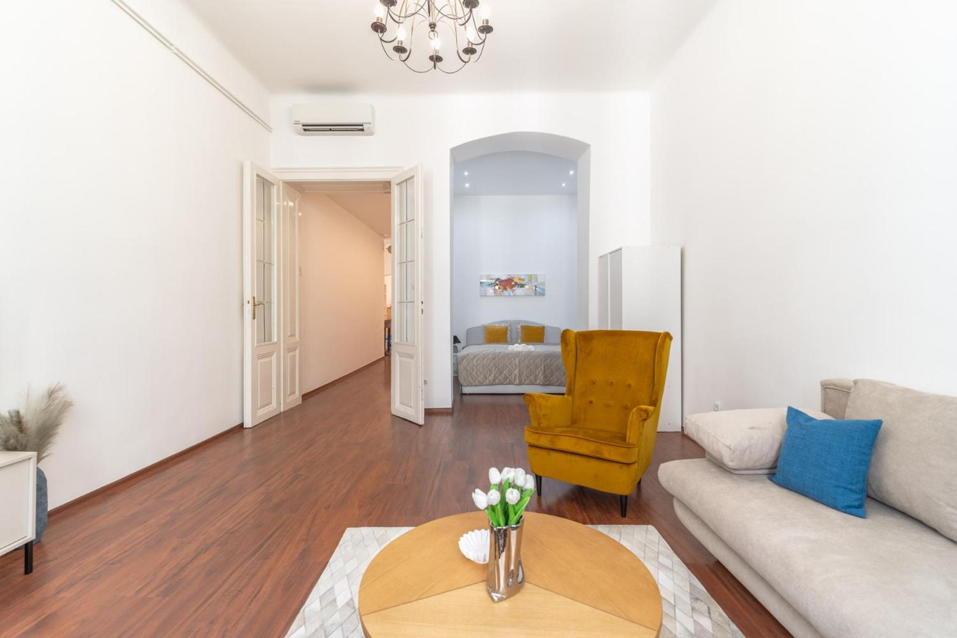 Deluxe And Cozy City Center Suite For 8Ppl Budapest Eksteriør billede