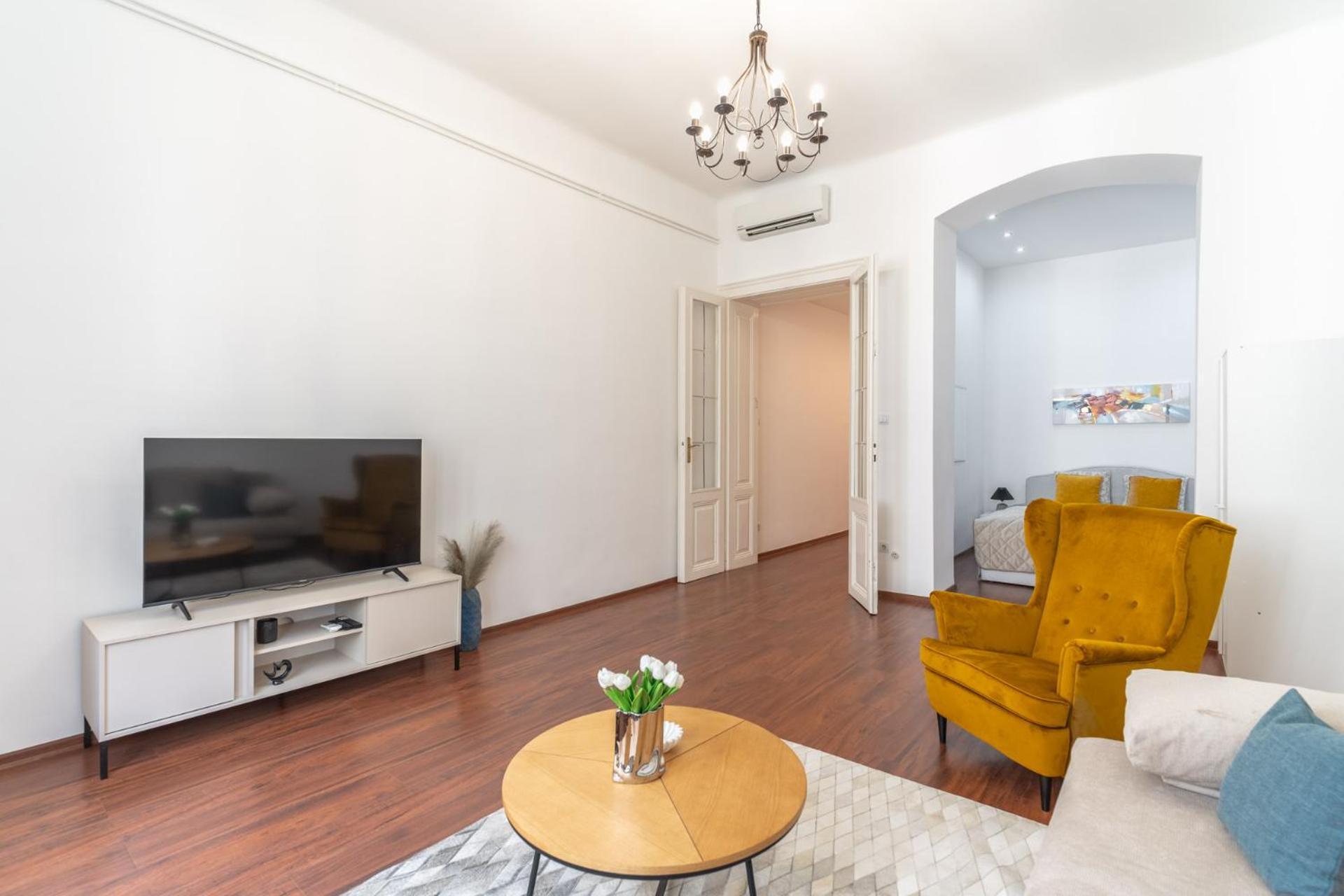 Deluxe And Cozy City Center Suite For 8Ppl Budapest Eksteriør billede